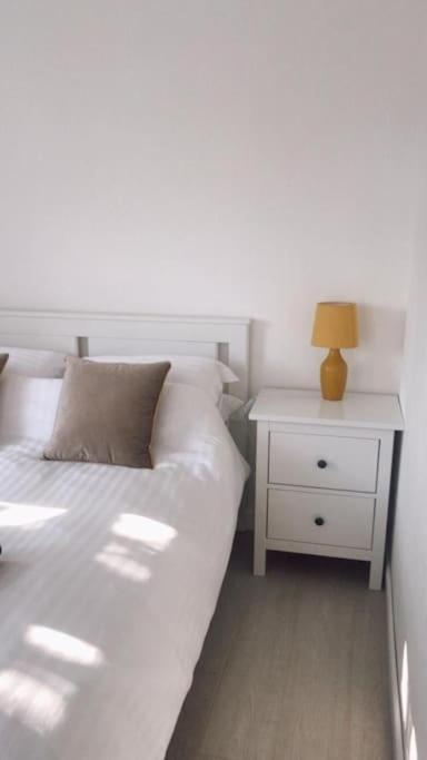 Dingley Dell - Superb Location For Truro In Private Accommodation Perranwell Bagian luar foto